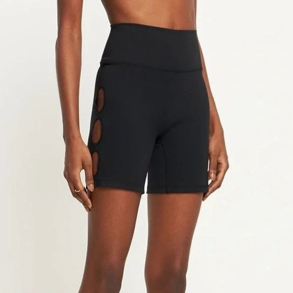 New WeWoreWhat Black Cut Out High Waist Biker Shorts Revolve, Size M